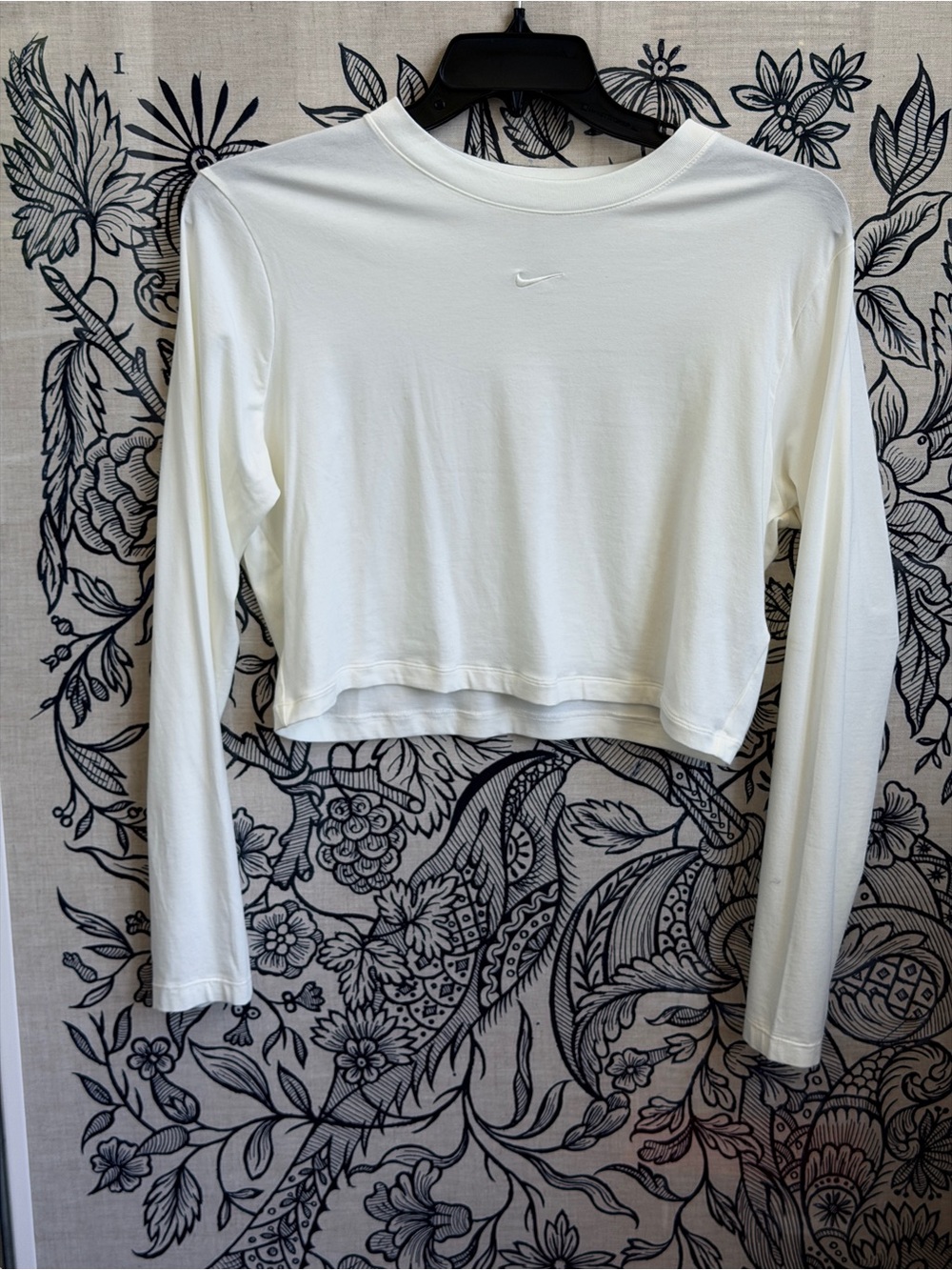 Nike Women's Cream Long-Sleeve Cropped Crew Top